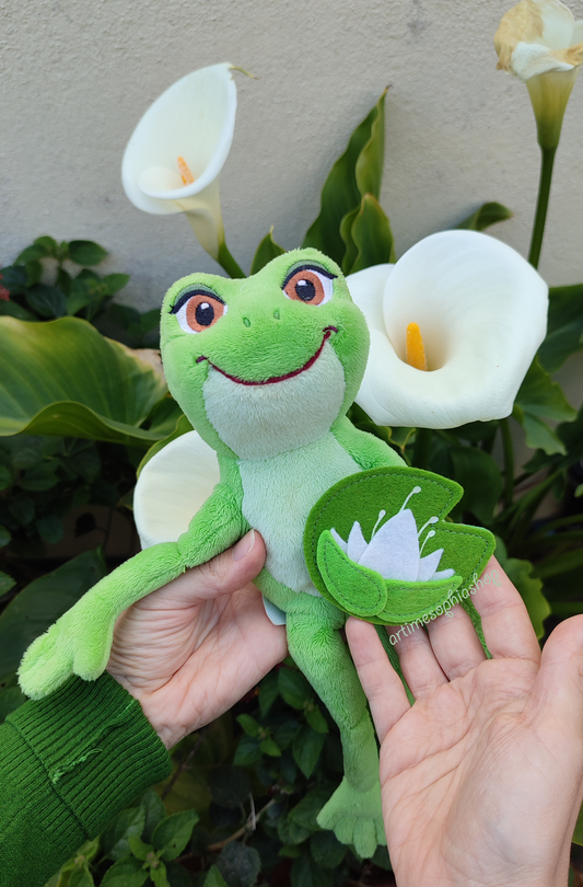 Handmade felt Water Lily flower accessory inspired by Disney’s Princess Tiana. Customizable as keychain, pin, magnet, or hairclip. Symbol of resilience, rebirth, and following your dreams.
